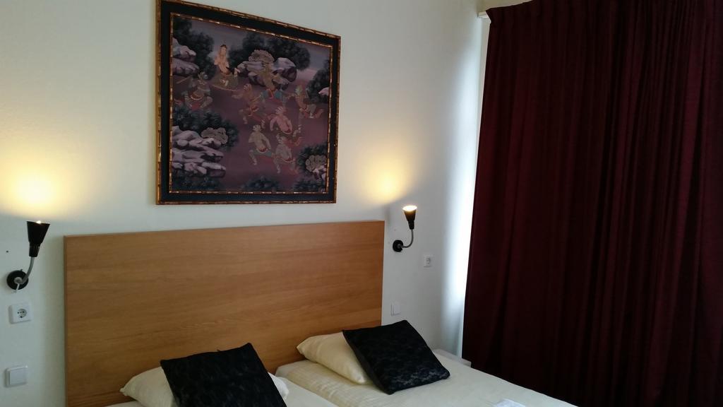 Holland Hotel 2*