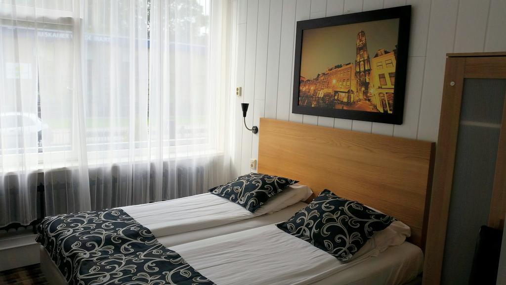 Holland Hotel 2*